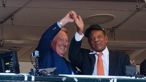 VIDEO: Vin Scully, Willie Mays share wholesome moment during Dodger icon's last year as broadcaster