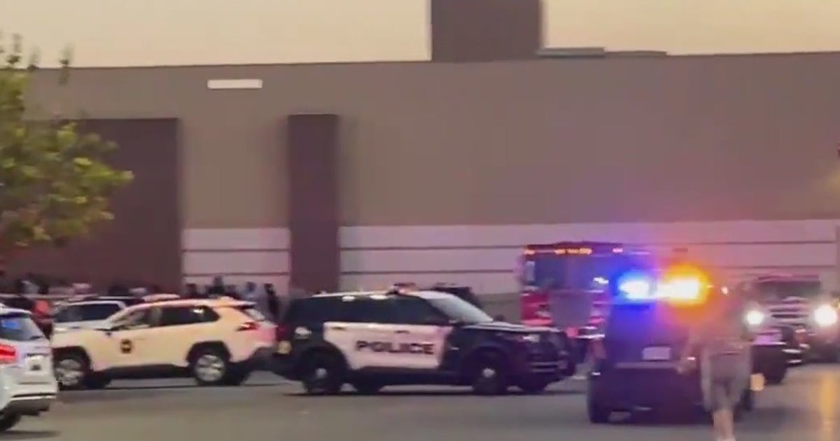 SouthBay Pavilion Mall in Carson closes after dozens of kids allegedly set off fireworks inside | FOX 11 Los Angeles