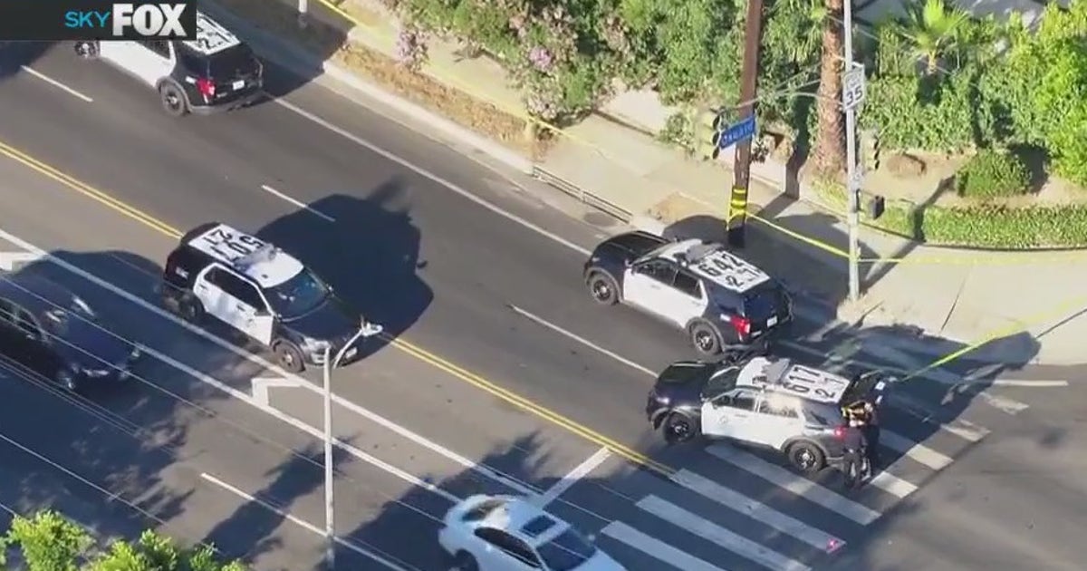 Man stabbed to death in Woodland Hills | FOX 11 Los Angeles