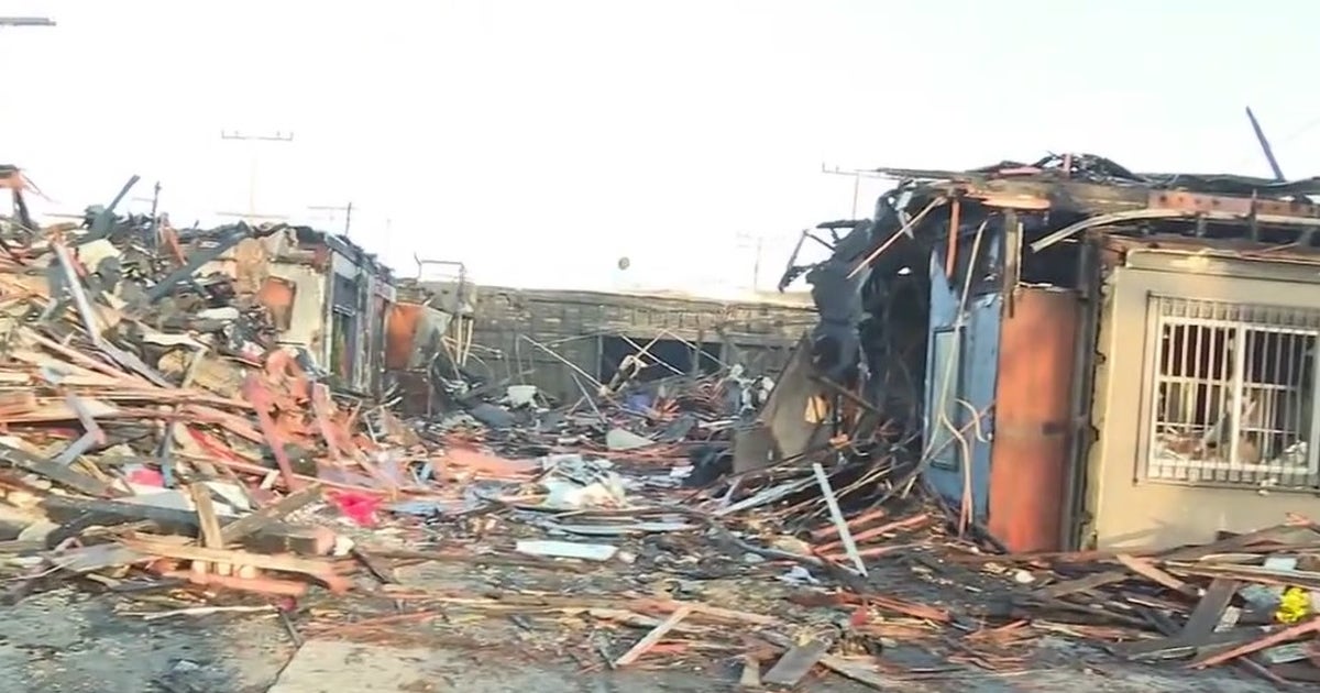 Massive fire guts commercial building in Glendale | FOX 11 Los Angeles