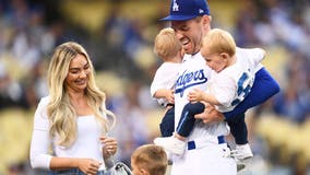 Freddie Freeman leaves Dodgers to be with ailing son