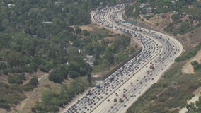 Brush fire near 405 Freeway snarls traffic near Mulholland Drive