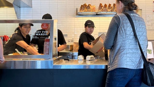 City council looking to help LA's fast food workers