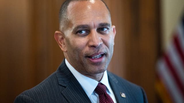 Hundreds protest outside event with House Minority Leader Hakeem Jeffries