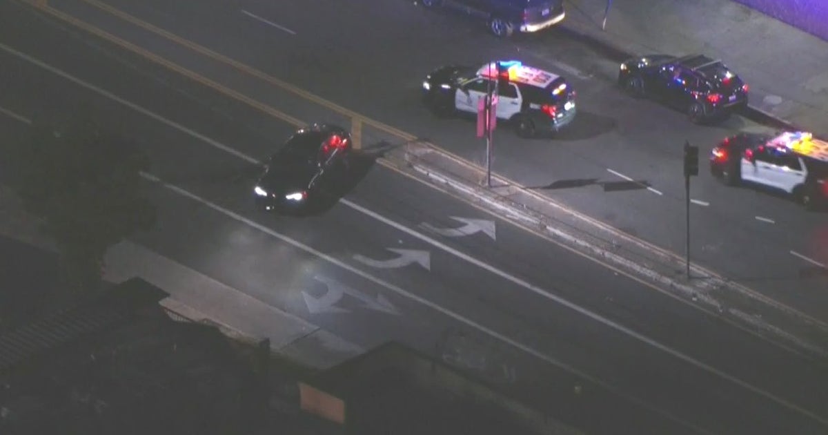 Police chase suspect hides in parking garage in downtown LA | FOX 11 ...