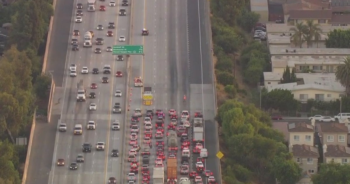 Motorcyclist killed on 405 Freeway in North Hills area | FOX 11 Los Angeles