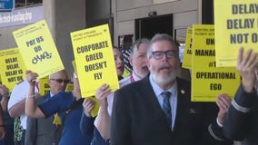 United flight attendants vote to authorize strike; picket lines at LAX