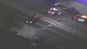 Police chase suspect hides in parking garage in downtown LA