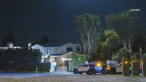 Brentwood home invasion suspects threaten woman with crowbar while kids are home: LAPD