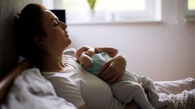 Moms lose average of $9,500 on maternity leave, survey reveals