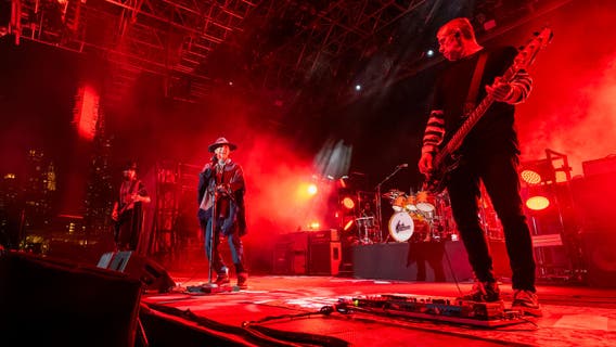 Jane's Addiction issues update after frontman Perry Farrell punches guitarist Dave Navarro onstage