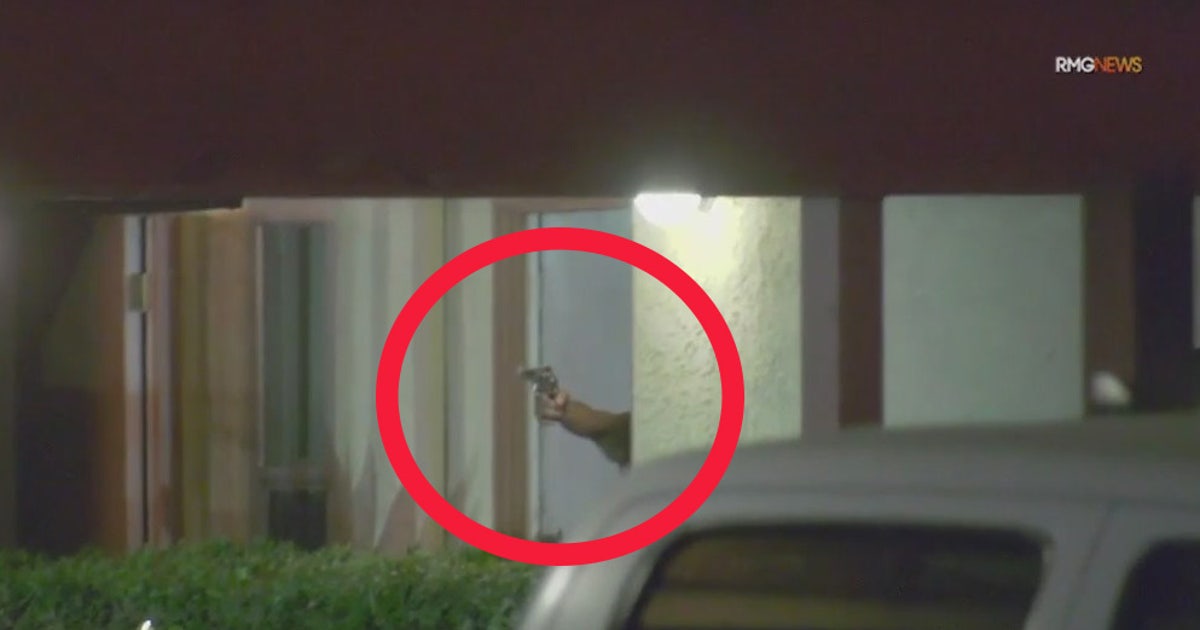 CAUGHT ON CAMERA: Man accused of pointing gun at officers in Oxnard ...