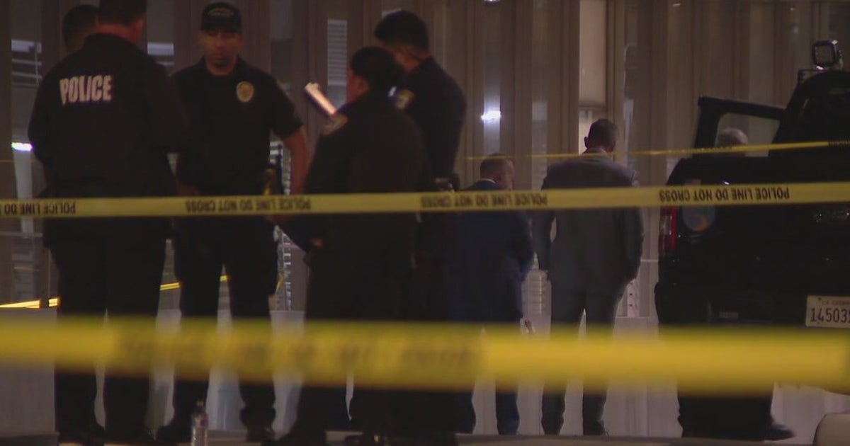 Cop fatally shoots man who stabbed him outside Santa Monica police ...