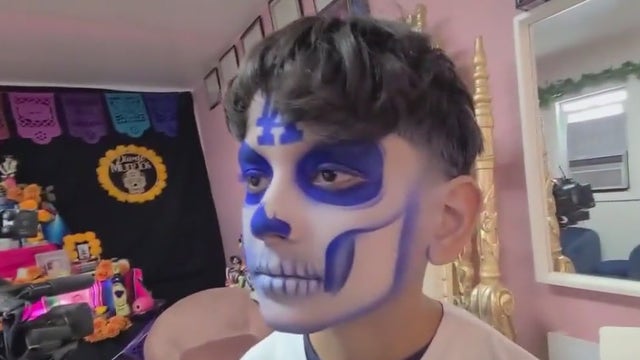Artist creates Dodger blue Dia de los Muertos-themed makeup