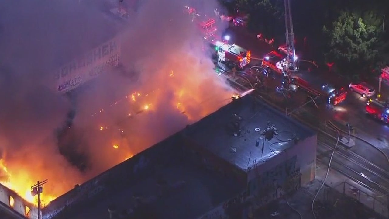 Large fire erupts at commercial building in DTLA