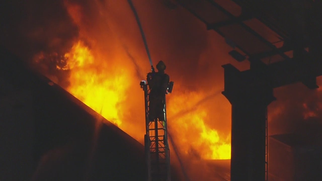 Massive fire breaks out at Hollywood AutoZone