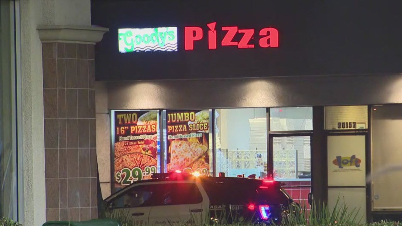 17-year-old shot and killed in front of Lakewood pizza restaurant