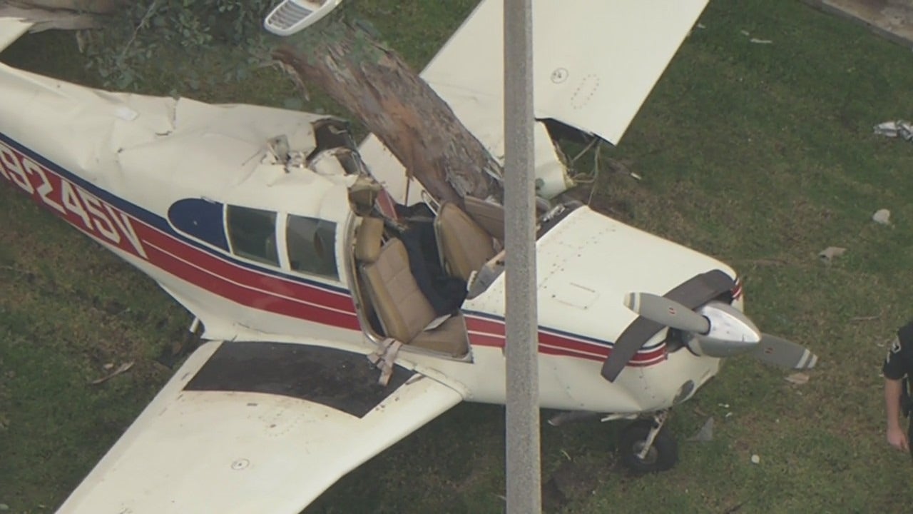 2 injured after small plane crashes into tree near Fullerton Airport