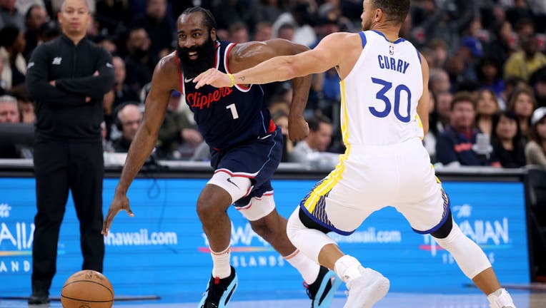 Clippers hand Warriors 3rd loss of the season in duel of league’s 3-point leaders