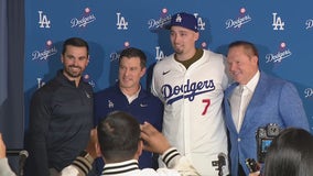 Dodgers introduce Blake Snell after agreeing on 5-year, $182 million contract