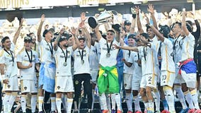 LA Galaxy win MLS Cup for record 6th time, beat NY Red Bulls 2-1