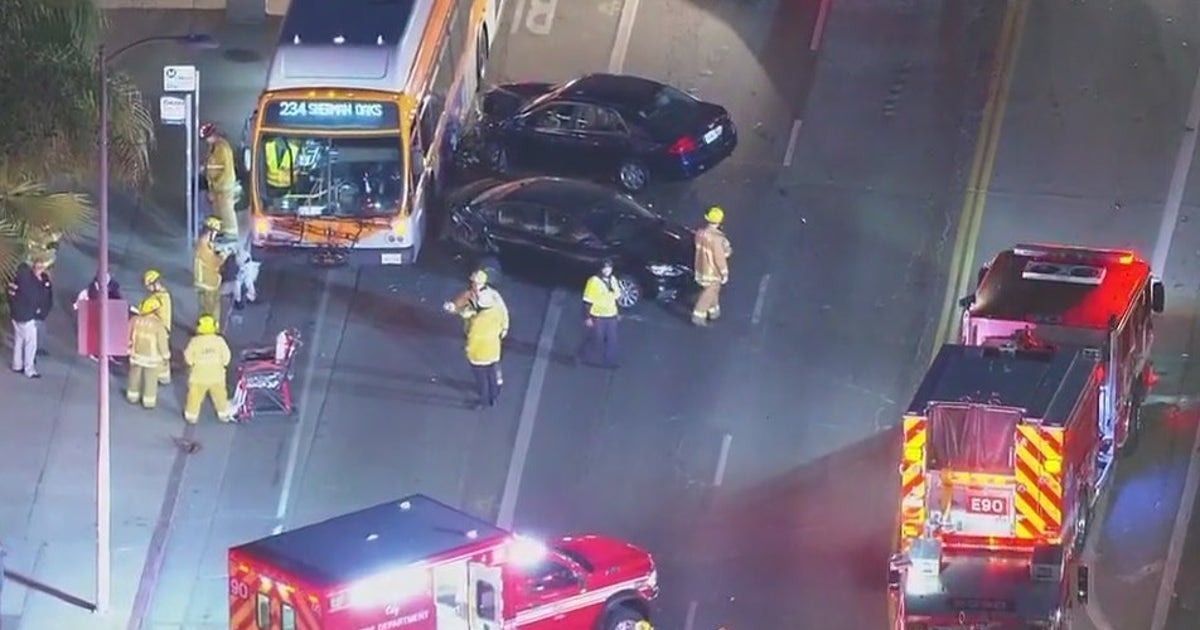 2 hospitalized in multi-car crash involving Metro bus in Van Nuys | FOX ...