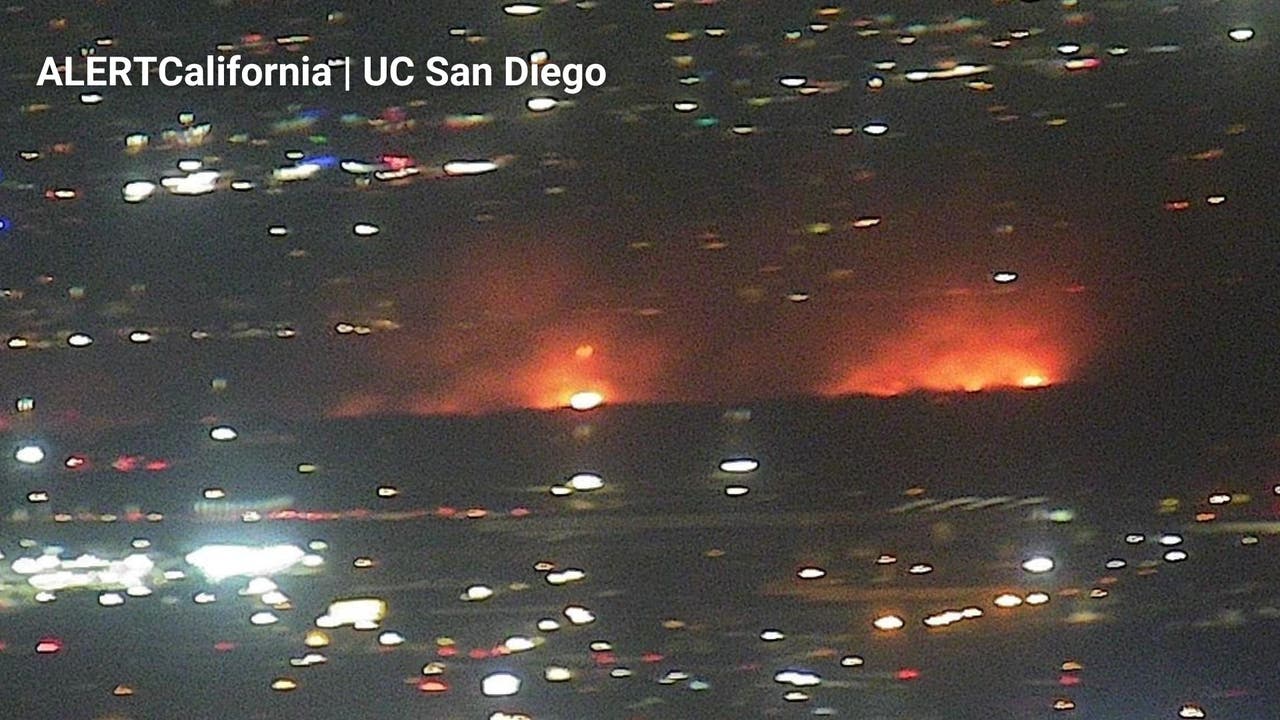 LIVE: Auto Fire breaks out in Ventura County as Santa Ana winds move into Southern California