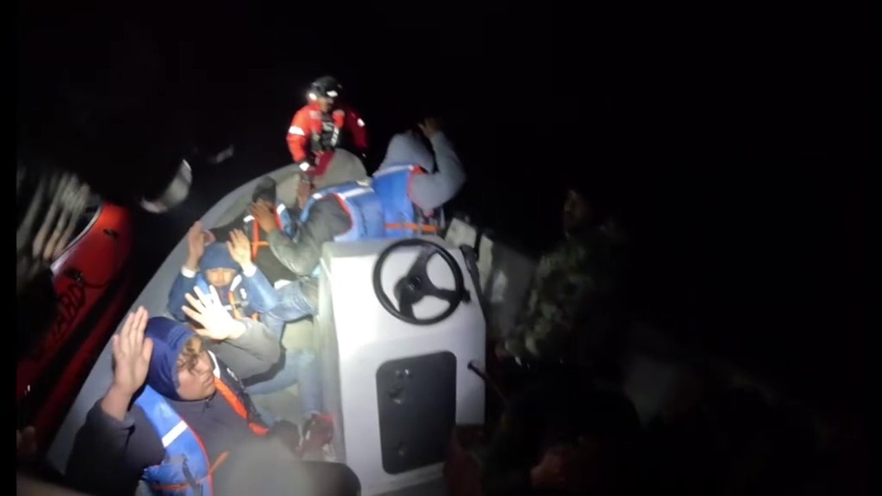 Coast Guard stops 14 Mexican migrants off San Diego coast