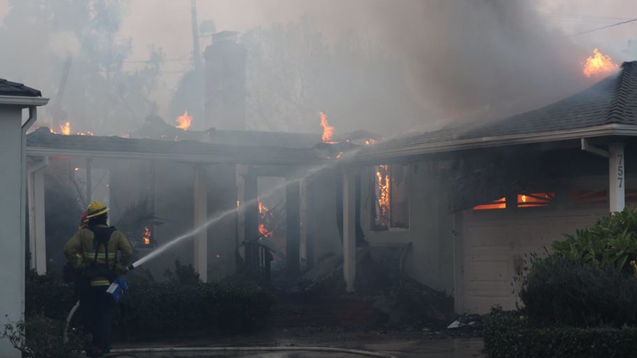 Palisades fire latest: Fire 8% contained; residents can receive assistance finding missing loved ones