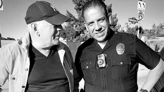 Bruce Willis thanks LA first responders in rare public appearance