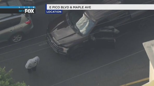 LA police chase: Suspects seemingly get away after ditching vehicle in DTLA