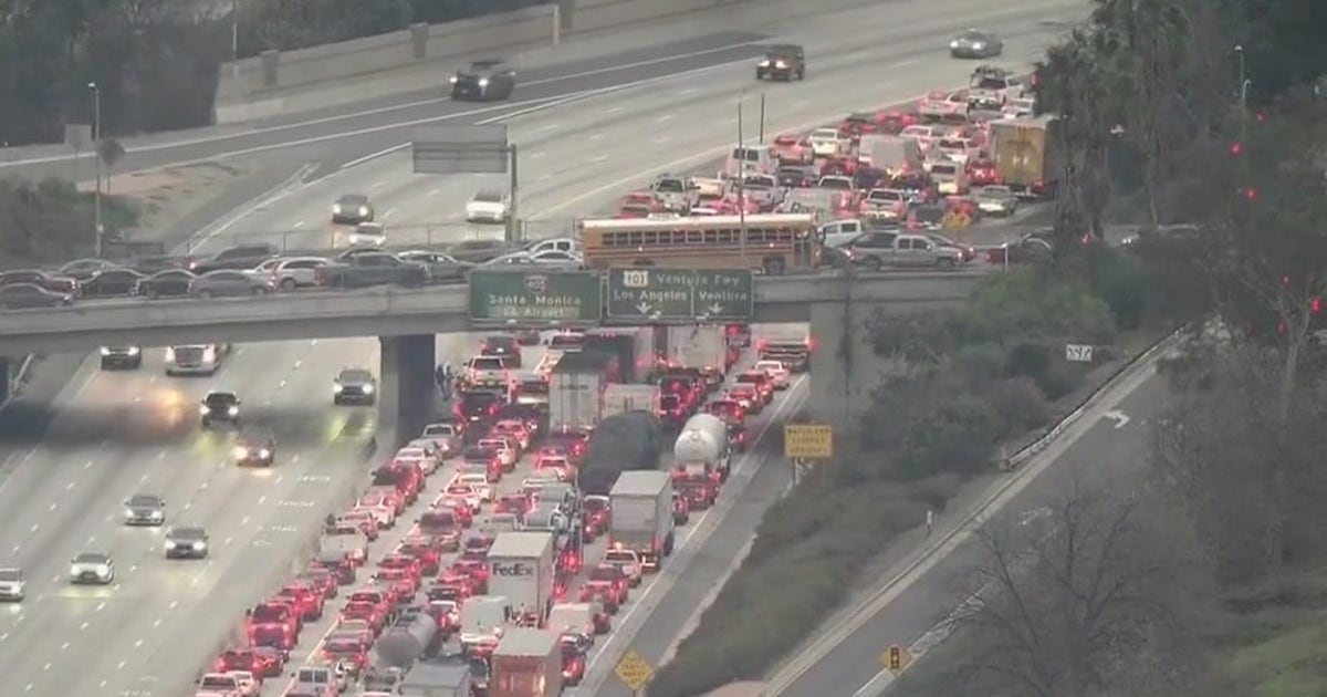 Wrong-way 405 Freeway crash in Sherman Oaks leaves 1 dead, 2 injured ...