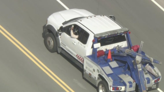 LA pursuit: Suspect in tow truck arrested in Sherman Oaks