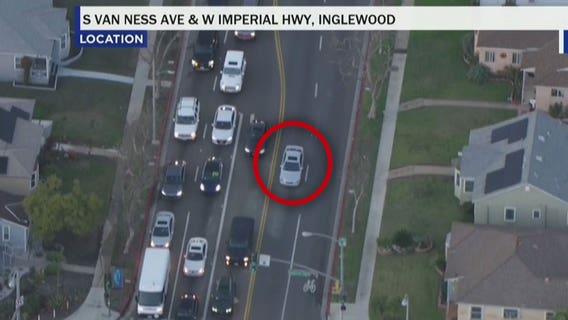 Police Chase suspect evades officers though South LA, Inglewood