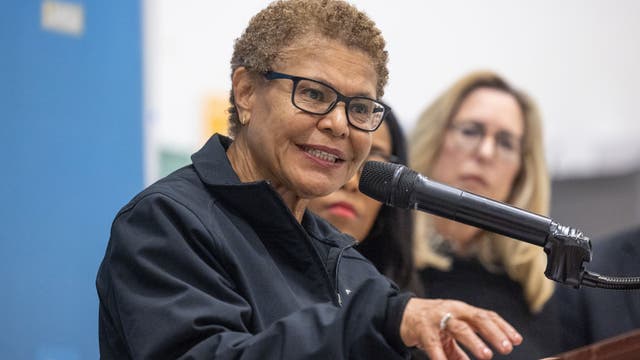 Phase 1 of Palisades Fire debris removal completed ‘months ahead of expectations,’ Bass says