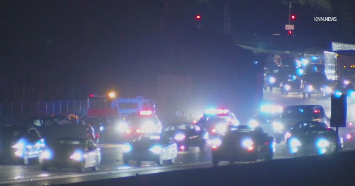 1 killed in multi-vehicle crash on 405 Freeway in Brentwood | FOX 11 ...