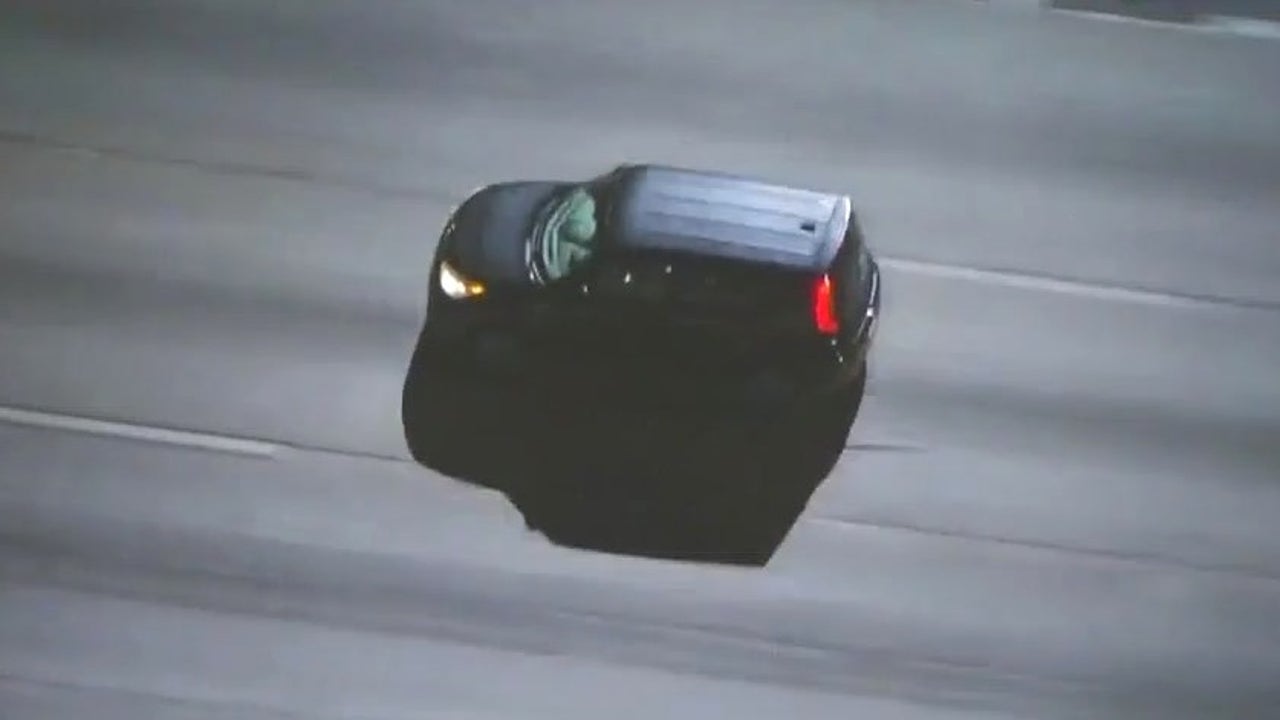 Police chase underway in Los Angeles