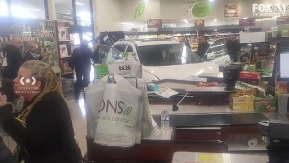 Car crashes into Van Nuys grocery store