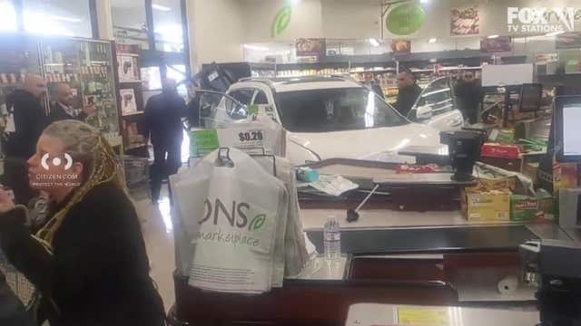 Car crashes into Van Nuys grocery store