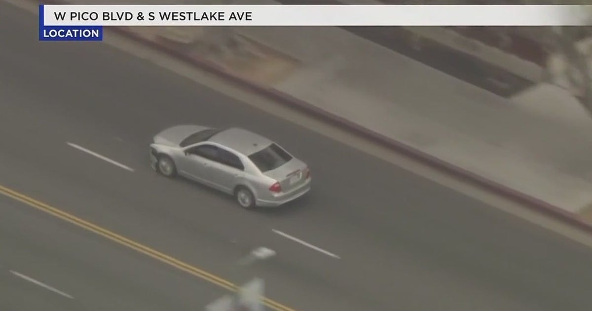 Pursuit suspect ditches car in Koreatown, runs into nearby apartment ...