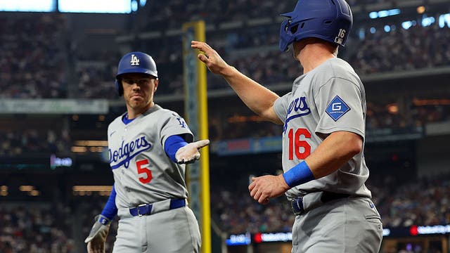 Freddie Freeman’s sac fly, six relievers piece together 1-0 Dodgers win over Rangers