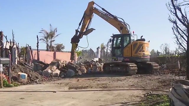 LA City OKs plan to waive rebuilding permit fees for eligible Palisades Fire survivors