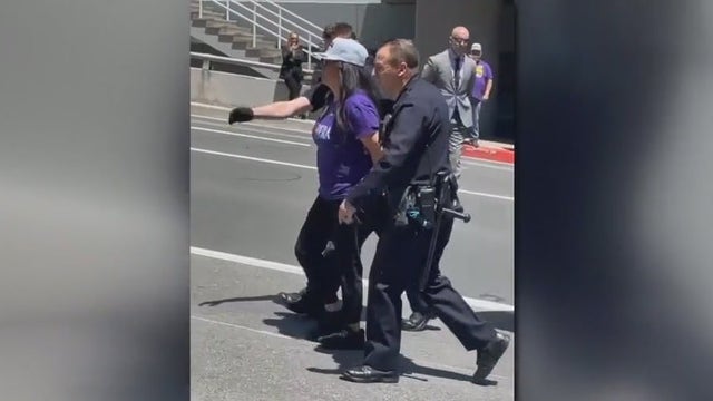 Thousands of LA County union workers rally for higher wages