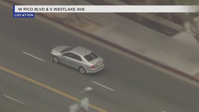 Pursuit suspect ditches car in Koreatown, runs into nearby apartment complex