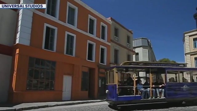 Universal Studios Hollywood is hiring tour guides