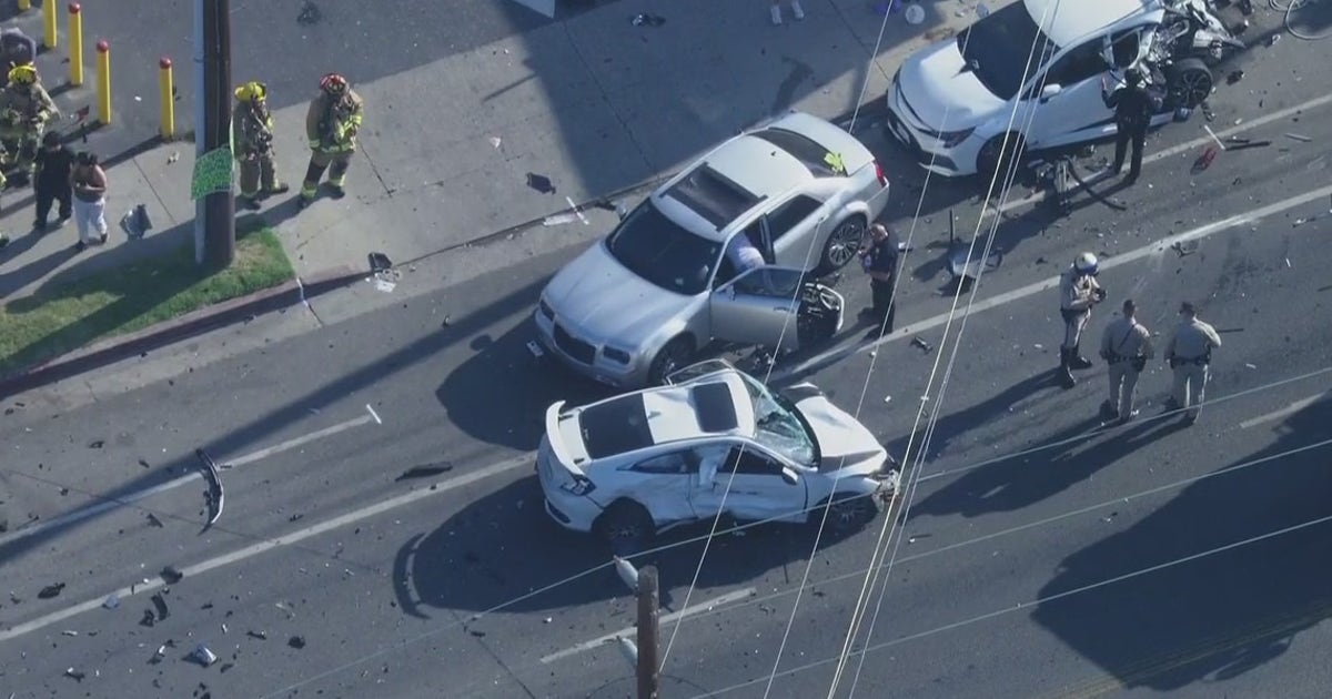 High-speed pursuit suspect crashes into multiple cars in North Hills ...