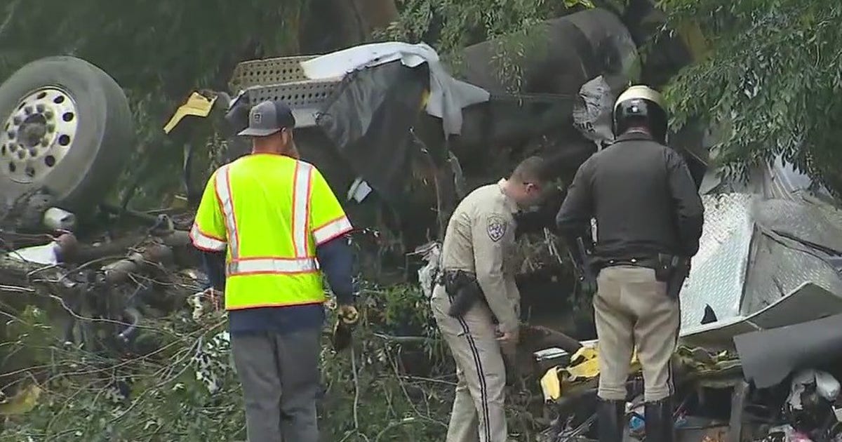 Semi crashes through 210 Freeway wall in Arcadia | FOX 11 Los Angeles