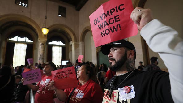 Final approval expected for wage increase for LA hotel, airport workers