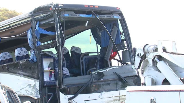 Tour bus crash on 60 Freeway in LA County leaves 1 dead, 32 hurt
