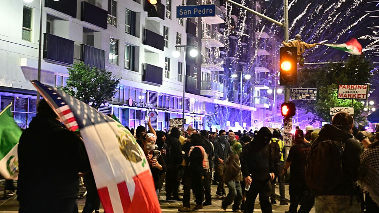 Texas man charged with buying explosives to kill officers during LA protests